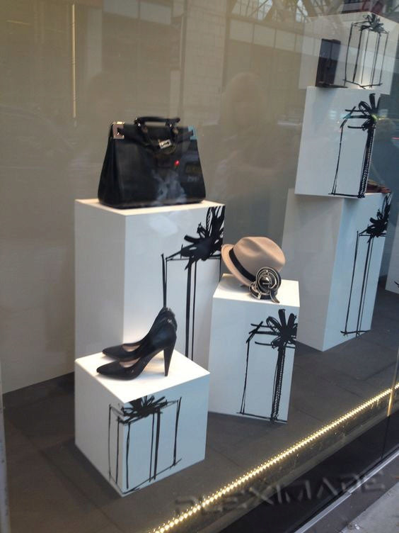 Kubik, gablota, podest z plexi białej 35x35x135 cm MAXI